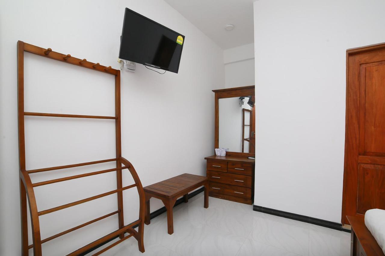 Oyo 278 Hotel Rivelka Kundasale Szoba fotó